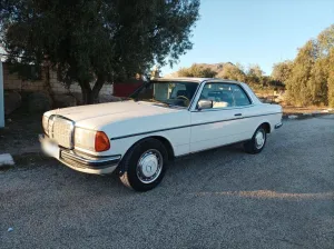Mercedes-Benz Mercedes W123 230 C