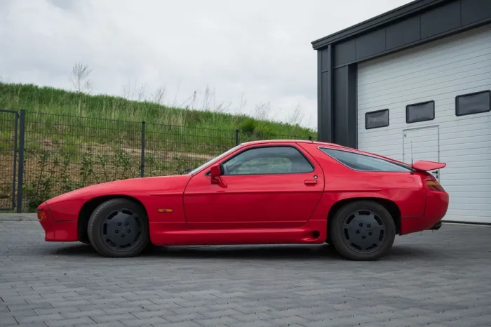 Porsche 928