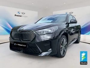 BMW iX2 xDrive30 360° STANDHZ HEAD-UP PANO RFK HIFI