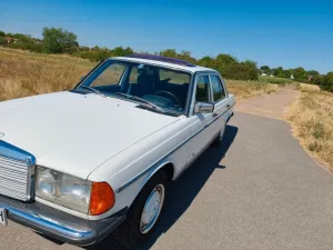 Mercedes-Benz 200D