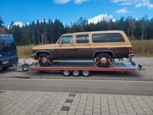 Chevrolet Suburban R2500