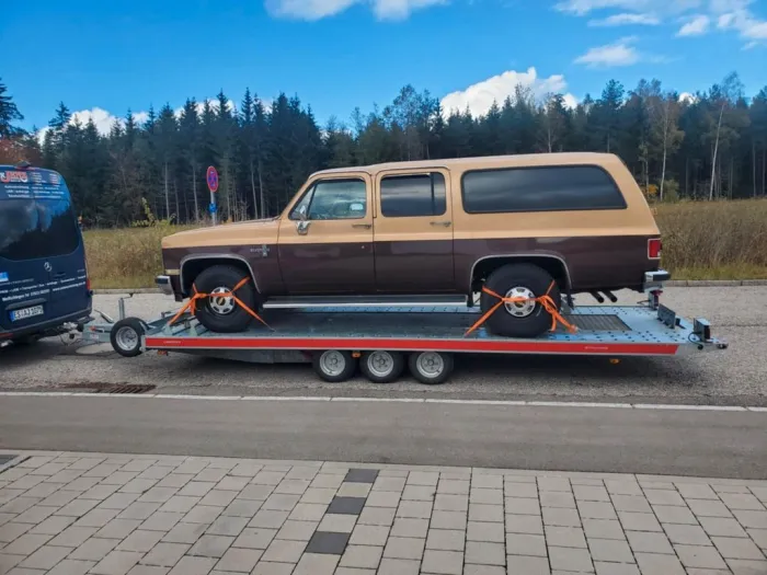 Chevrolet Suburban R2500