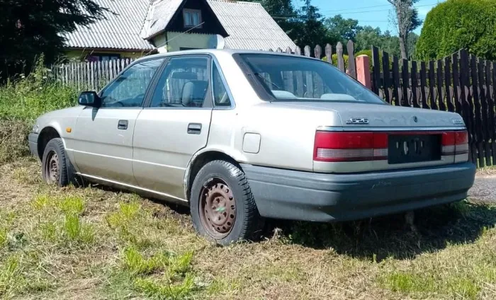 Mazda 626  LX  Limousine 2.0 Jahrgang 1989...