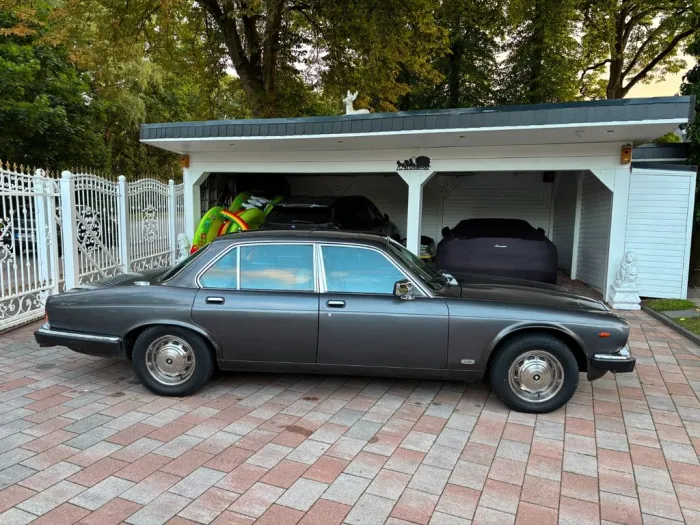 Jaguar Sovereign V12 XJ 