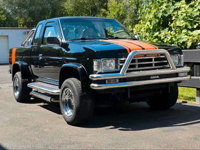 Nissan Pickup MD21 Oldtimer Bj91 V6 3.0 l ...