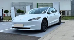 Tesla Model 3 Allradantrieb mit Dualmotor Premium ...
