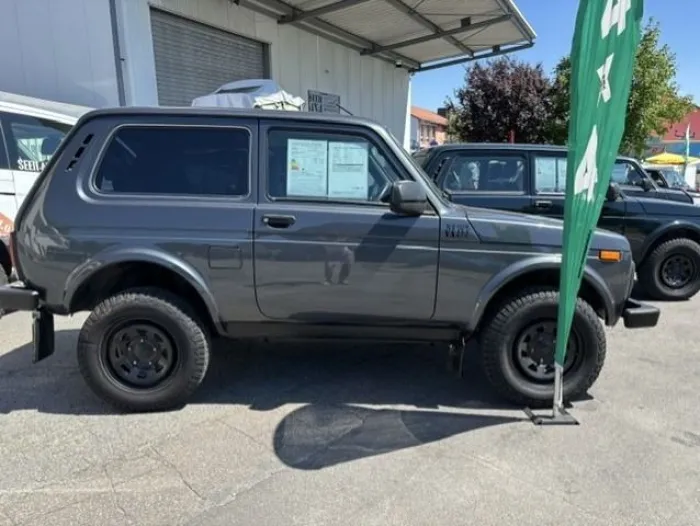 Lada Niva LUX 1.7i 4x4 Klima Shz