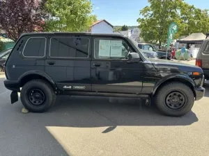 Lada Urban 1.7i 4x4 5 türig, AHK Klima