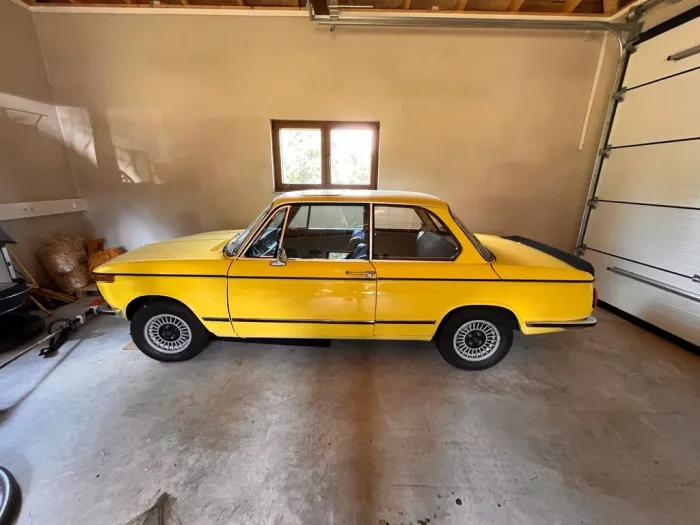 BMW 2002 e10