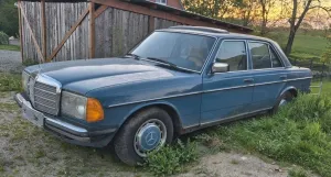 Mercedes-Benz Mercedes Benz W123 200 Chinablau von  1979...