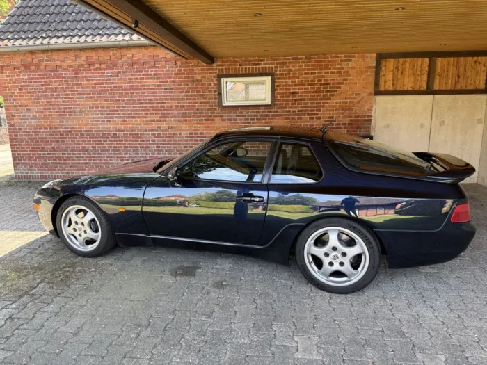 Porsche 968 - -