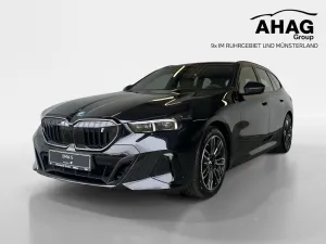 BMW i5 eDrive40 Touring M-Sport Pro - AHK - Driving 