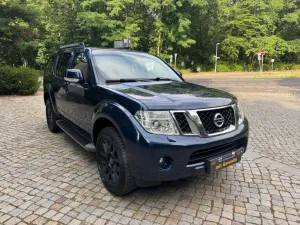 Nissan Pathfinder 2.5 DCI-Premium-Automatik-Leder-Xenon