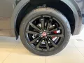 Jaguar E-Pace R-Dynamic SE AWD Plug-In Hybrid Panorama
