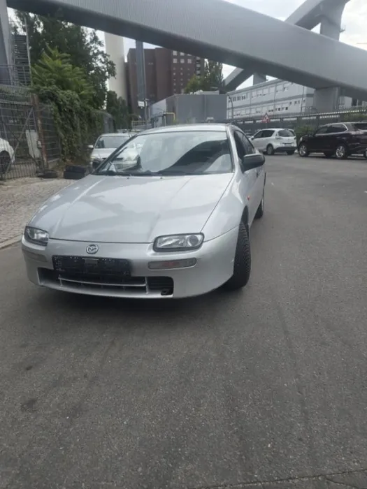Mazda 323 -