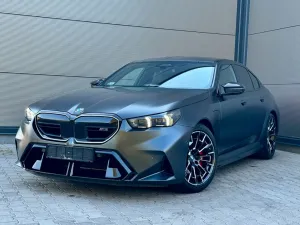 BMW M5 Lim.INDIVIDUAL.CARBON.DR.ASS.PRO.AHK.360°B&W