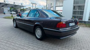 BMW 730i V8