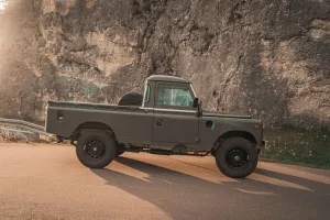 Land Rover 109 V8