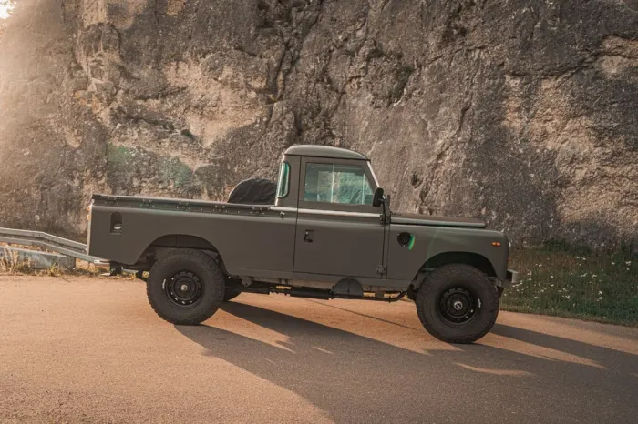 Land Rover 109 V8