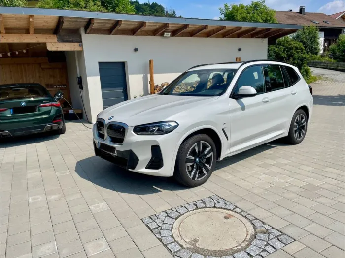 BMW iX3 INSPIRING  M-Sport, AHK schwenkbar