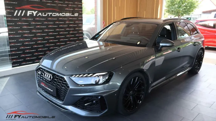Audi RS4 2.9 TFSI quattro* MATRIX* AHK* 8 X BEREIFT* 
