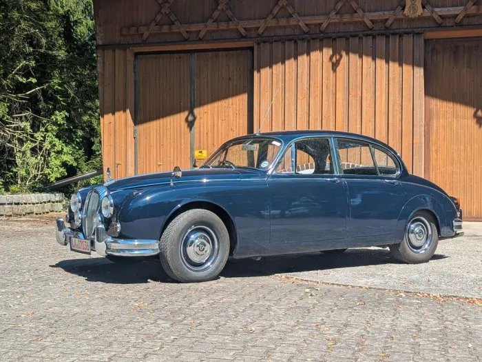 Jaguar Daimler 250 V8