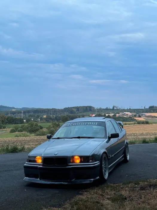 BMW E36 323i