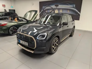MINI Countryman E Favoured Trim AHK H&K Pano