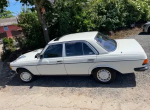Mercedes-Benz W123 230 E - 1. Hand - 72tkm 