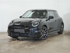 MINI Cooper E JCW Trim Pano HUD 18