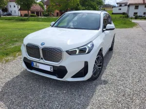 BMW iX1 eD20 MSp - HUD DA+ PA+ HK AHK el Leders+Mass