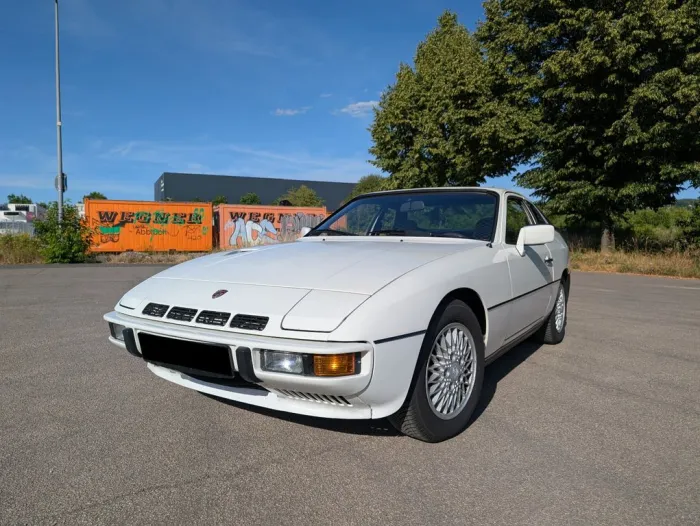 Porsche 924 Turbo (Dogleg)