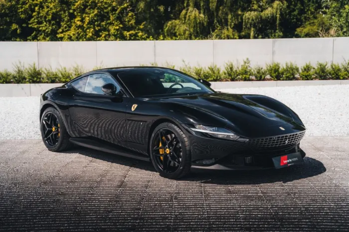 Ferrari Roma Nero DS / Carbon / Pass. Display / 20