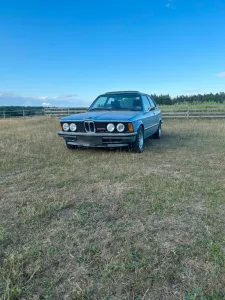 BMW E21 323i
