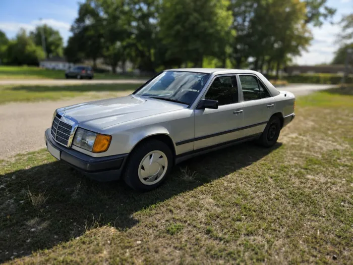 Mercedes-Benz E 230 W124 - H-Kennzeichen - TÜV  - 8-fach ber.