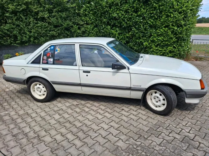 Opel Rekord E2