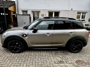MINI Countryman SE ALL 4 ALLRAD / HYBRID / PANO / LED