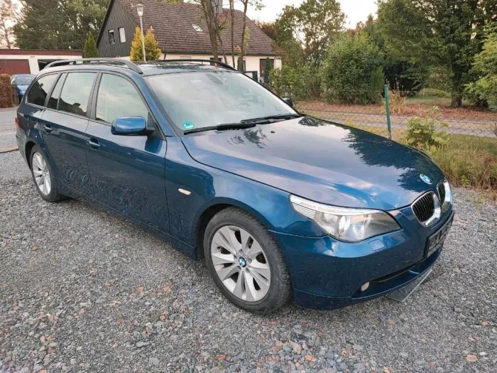 BMW E61 545i Touring mit Vollleder und AHK...