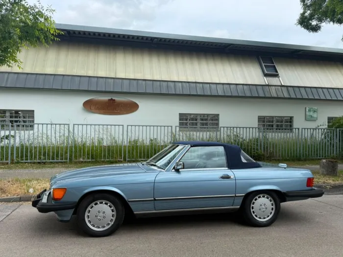 Mercedes-Benz 560SL