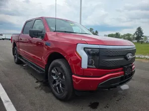Ford F 150 Lightning Flash grosse Batterie im Vorlauf