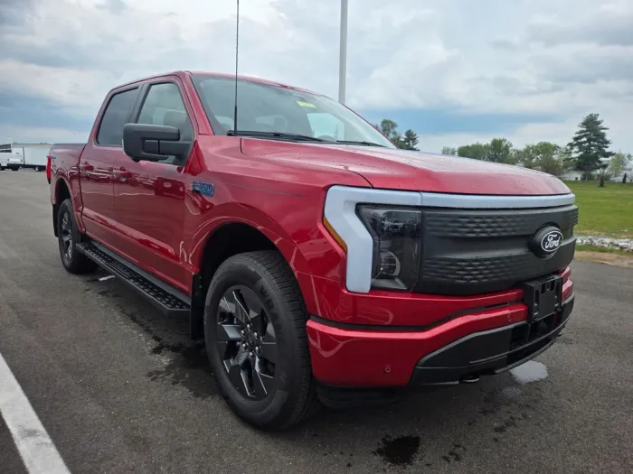 Ford F 150 Lightning Flash grosse Batterie im Vorlauf