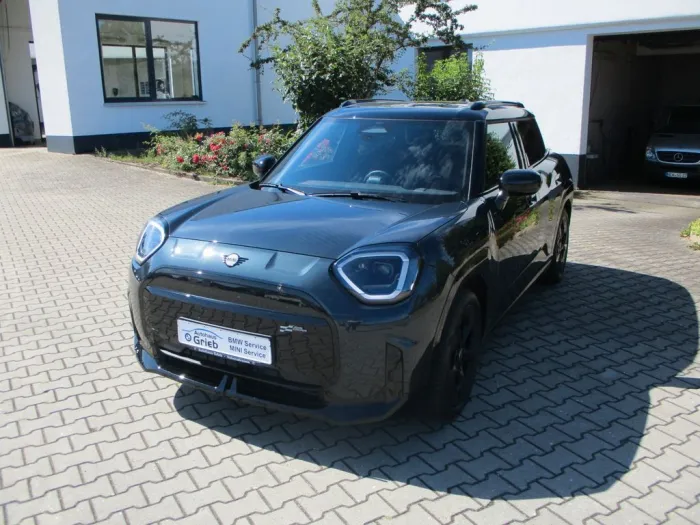 MINI Aceman SE John Cooper Works Trim