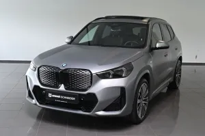 BMW iX1 30 xDrive M Sport Pro AHK Pano ACC 20 Zoll