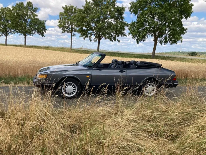 Saab 900