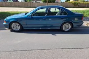 BMW E 39 535i BMW  (V 8) grün/blau