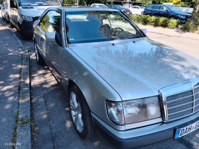Mercedes-Benz E 230