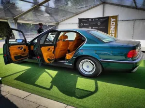 BMW 750i Individual E38