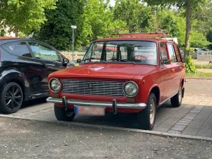Lada 2102 Kombi, rot