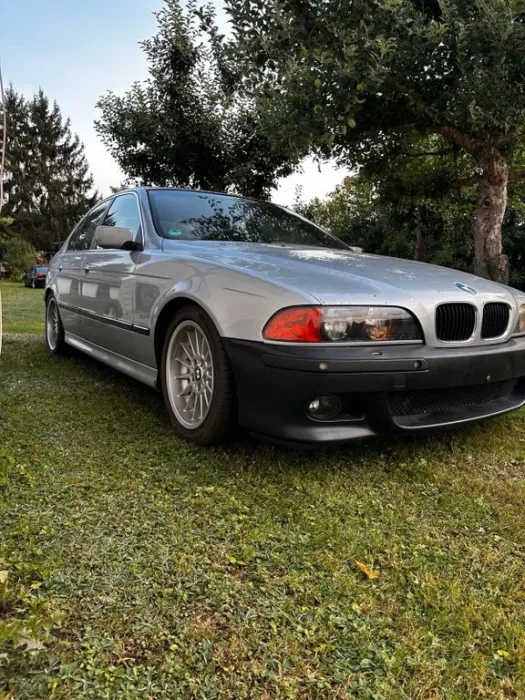 BMW E39 523i