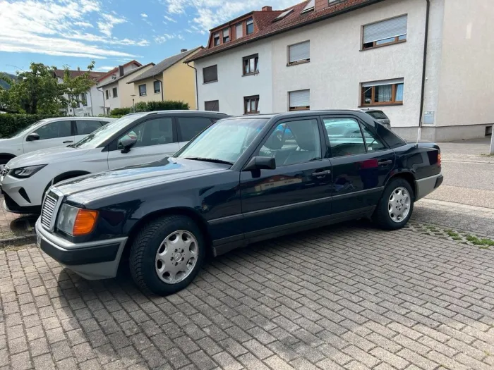 Mercedes-Benz E 230 (W124) Oldtimer H Kenn...